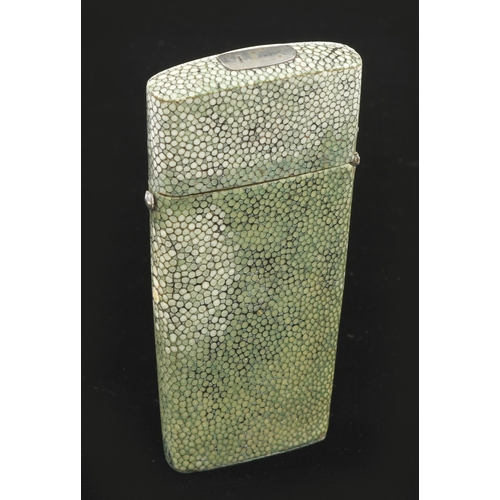 899 - An 8 piece etui in shagreen case the 4