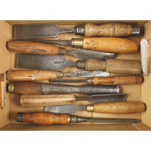 207 - 14 chisels and gouges G