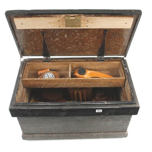 362 - A pine tools chest 27