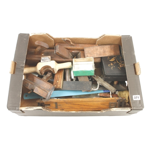 371 - A box of tools G