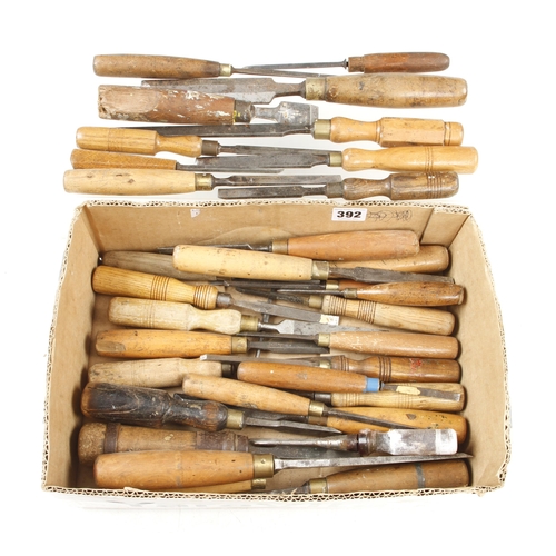 392 - 32 chisels and gouges G