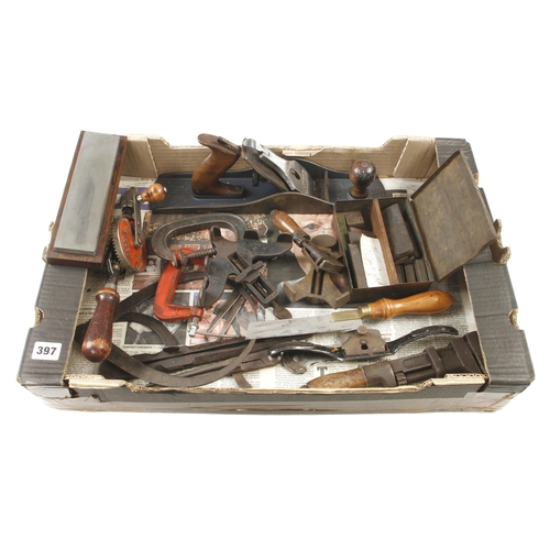 397 - A box of tools G