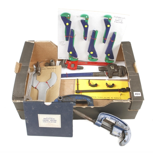 454 - Quantity of plumber's wrenches and pipe cutters t/w MEARS Industrial Central Heating calculator G+