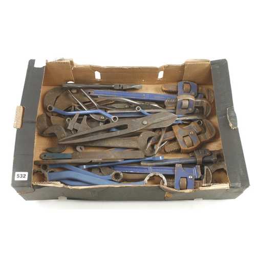 532 - Five Stilson type wrenches and quantity of spanners G