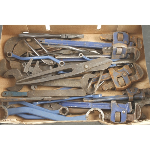 532 - Five Stilson type wrenches and quantity of spanners G