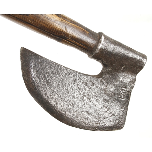 729 - A small early goosewing  R/H side axe with 9