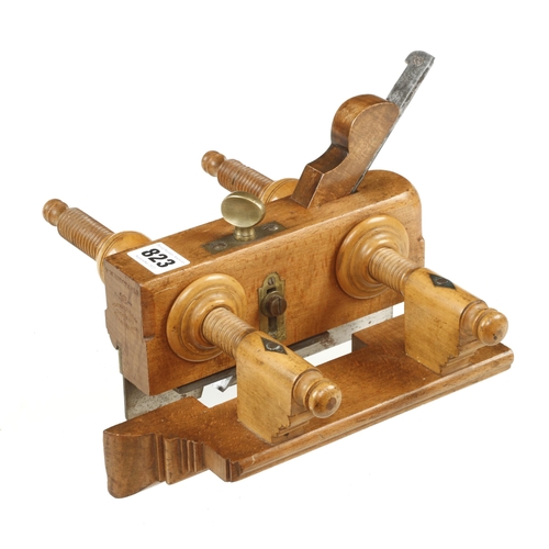 823 - A very little used PRESTON No 7 beech plough with boxwood screwstems and nuts, nicks to one thread o... 