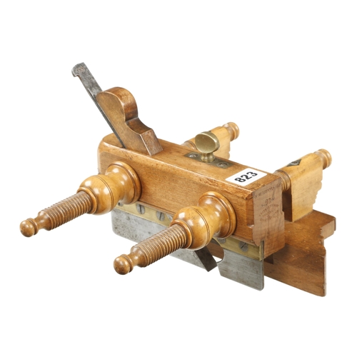 823 - A very little used PRESTON No 7 beech plough with boxwood screwstems and nuts, nicks to one thread o... 