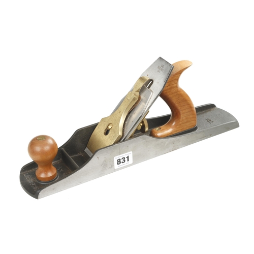 831 - A very little used LIE NIELSEN No 5 1/2 fore plane with flat sides F