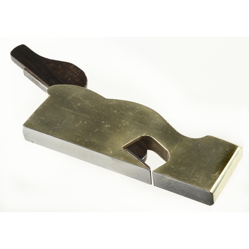 192 - An attractive narrow brass shoulder plane 5 1/2