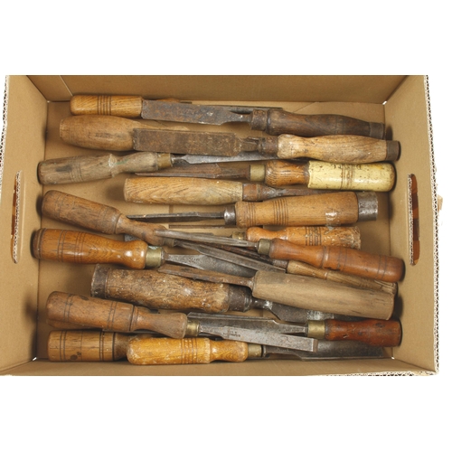 210 - 35 chisels and gouges G