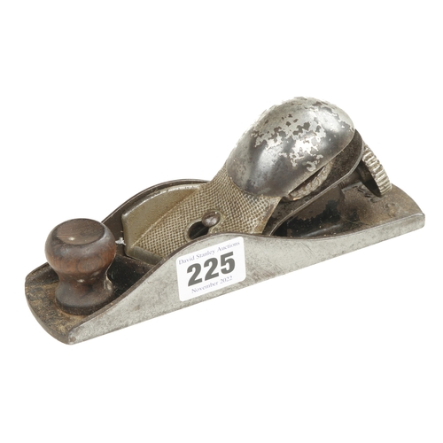 225 - A STANLEY No 140 skew mouth block plane G