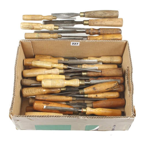 227 - 40 chisels and gouges G+