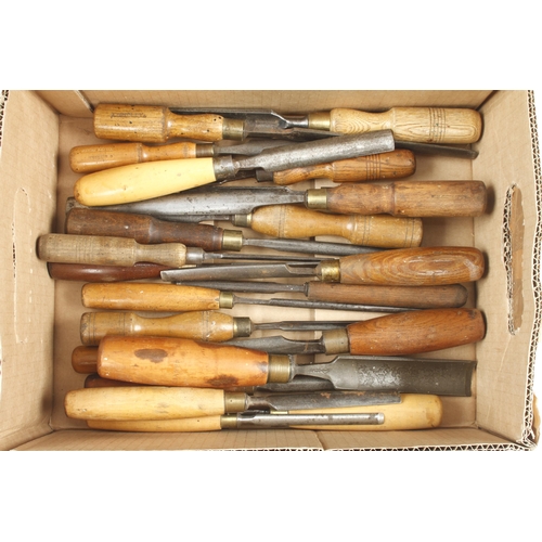 227 - 40 chisels and gouges G+