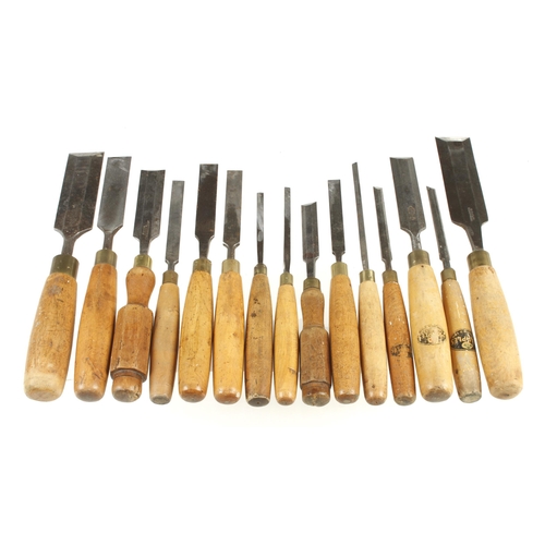 231 - 15 short bevel edge chisels with boxwood handles G+