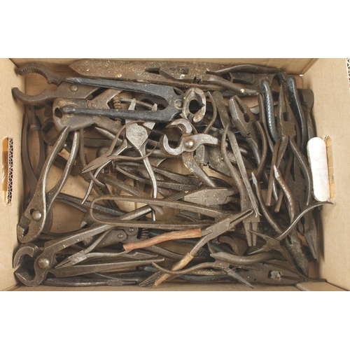 271 - Quantity of snips and grips G