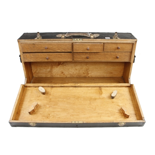 373 - A lockable joiner's carrying case with 5 d/t oak drawers and leather handle G++