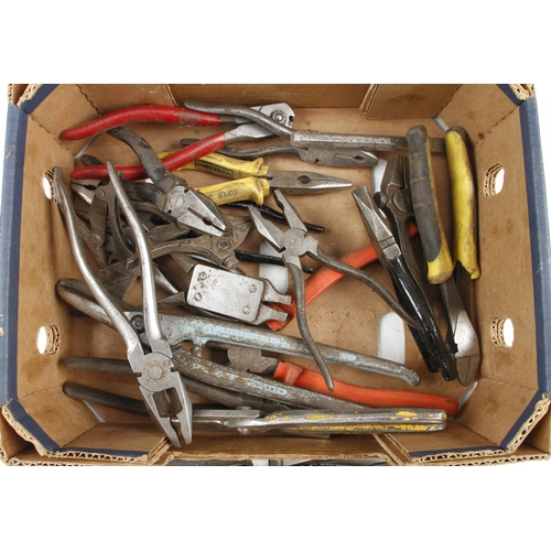 38 - Quantity of snips and grips G