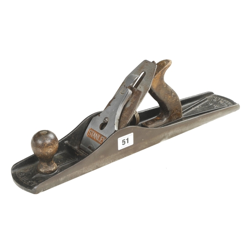 51 - An English Stanley No 6 fore plane with corrugated sole, crack to handle G