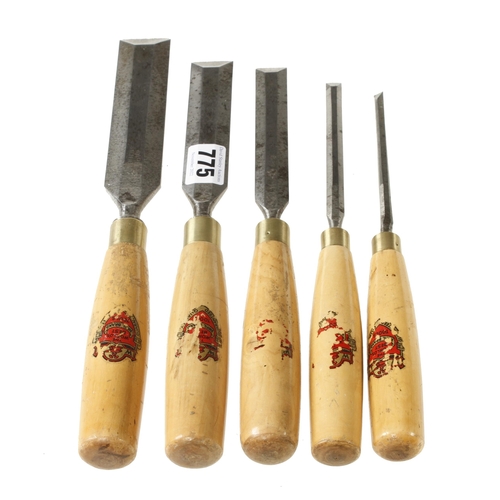 775 - A set of 5 boxwood handled bevel edge chisels by WARD & PAYNE 1/4