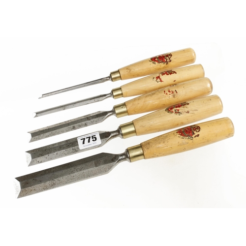 775 - A set of 5 boxwood handled bevel edge chisels by WARD & PAYNE 1/4