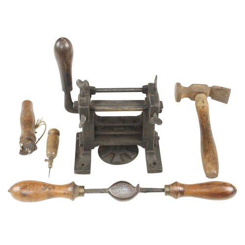 798 - A leather worker's leather splitting machine, a heel shaping tool, leather worker's hammer etc G