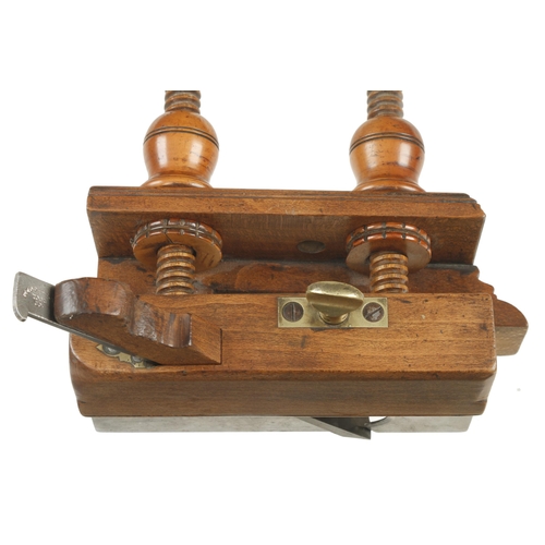 926 - An unusual beech screwstem plough with boxwood nuts by MARTIN & SHAW with deep fence similar to the ... 