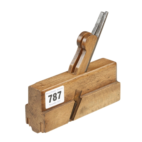 787 - A small L & R double boxed beech moulding plane 5 1/4