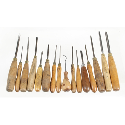 343 - 30 carving tools G+
