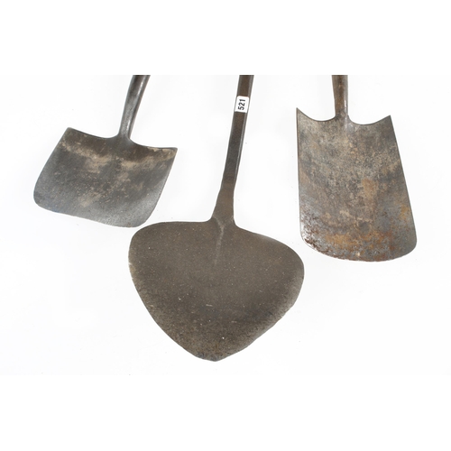 521 - A turfing spade by BULLDOG and two other spades G+