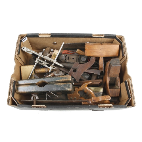 589 - A box of tools G