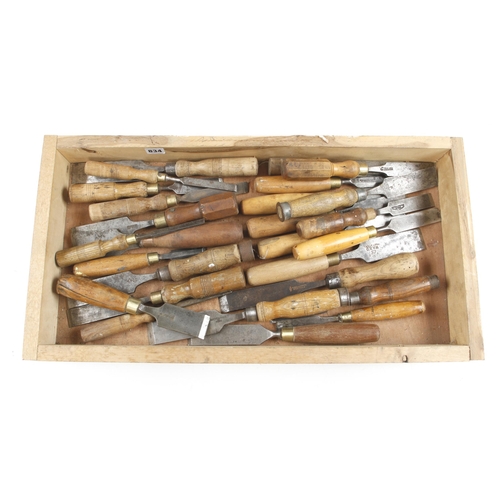834 - 25 chisels and gouges G+