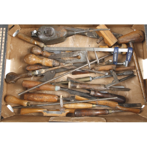 872 - A box of tools G
