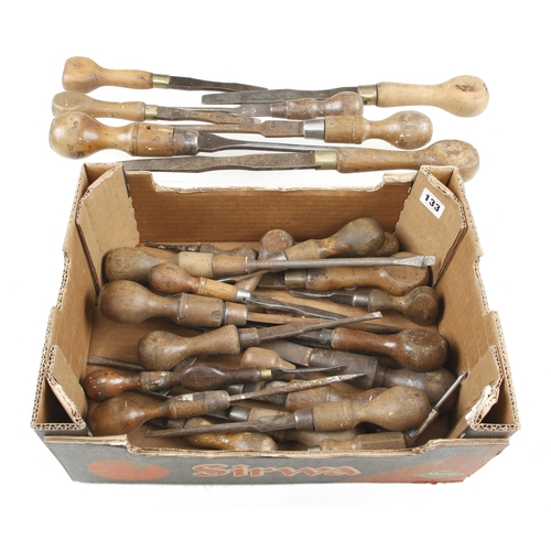 133 - 30 screwdrivers with wood handles G