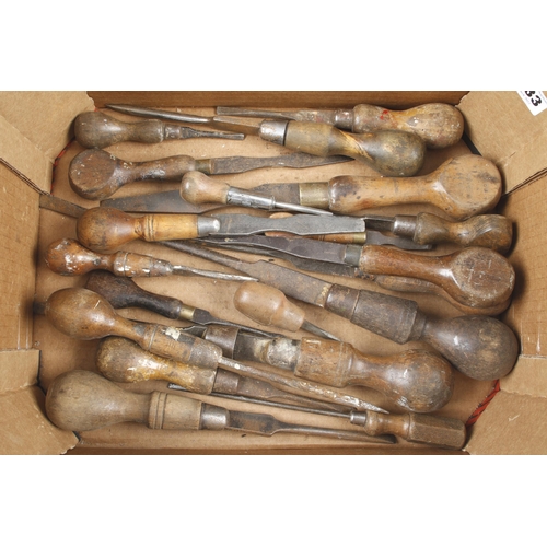 133 - 30 screwdrivers with wood handles G