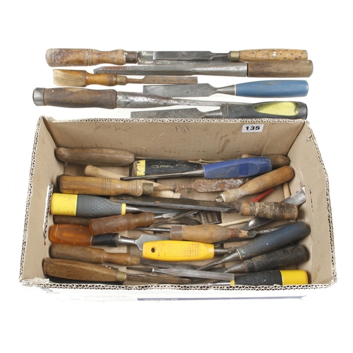 135 - 30 old chisels and gouges G-