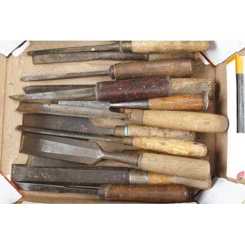 198 - 35 chisels and gouges G