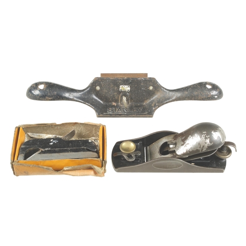 223 - A STANLEY knuckle joint block plane, a No 80 scraper and a No 75 bullnose G