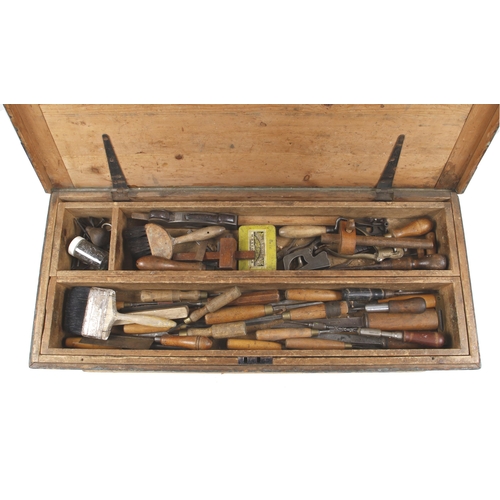 366 - A joiner's pine tool chest 36