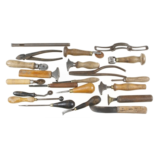 469 - 36 leatherworker's tools G