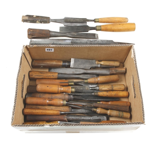 491 - 30 chisels and gouges G+