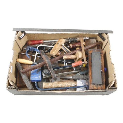 562 - A box of tools G