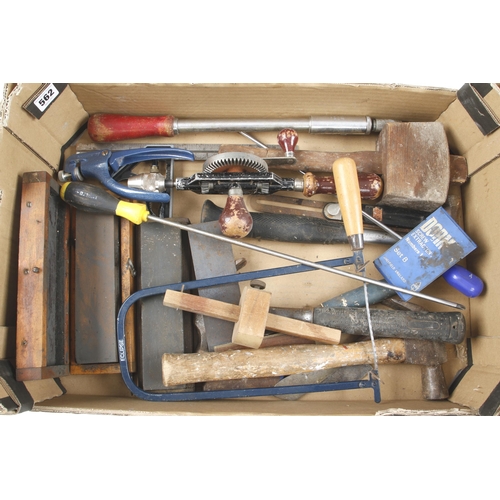 562 - A box of tools G