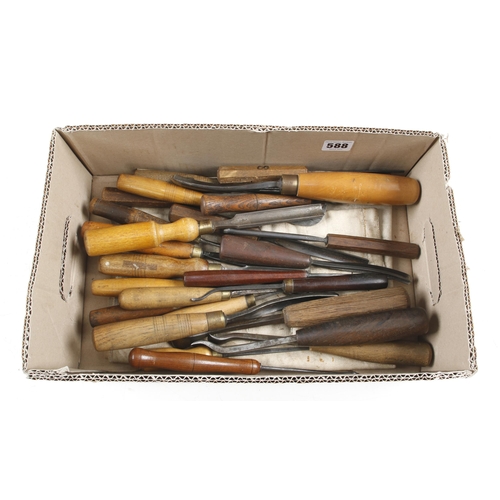 588 - 26 carving tools G+