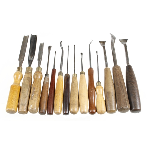 588 - 26 carving tools G+