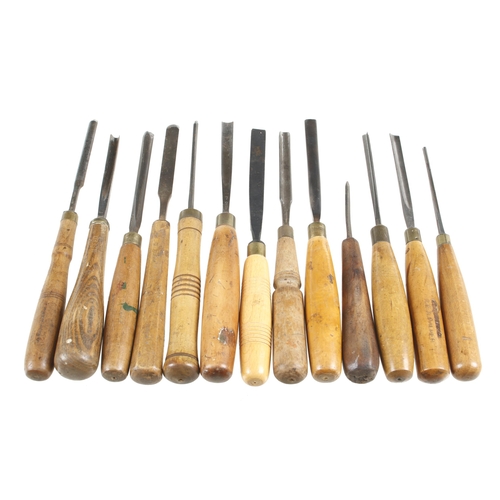 589 - 24 carving tools G+