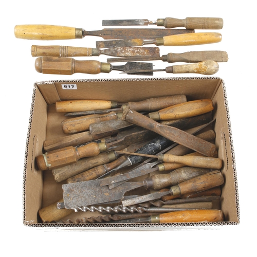 617 - 28 old chisels and gouges G-