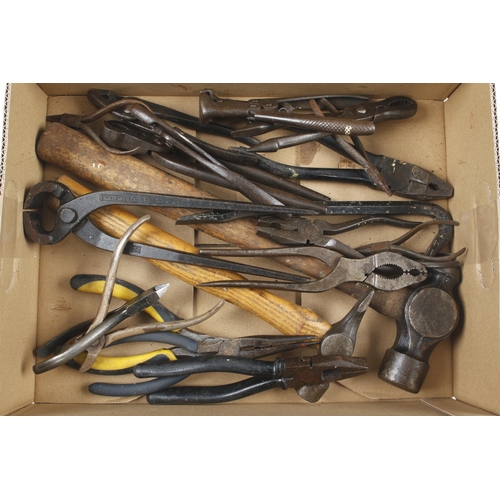 664 - A box of tools G