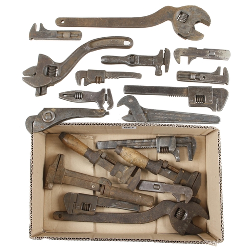 667 - 18 adjustable wrenches G+