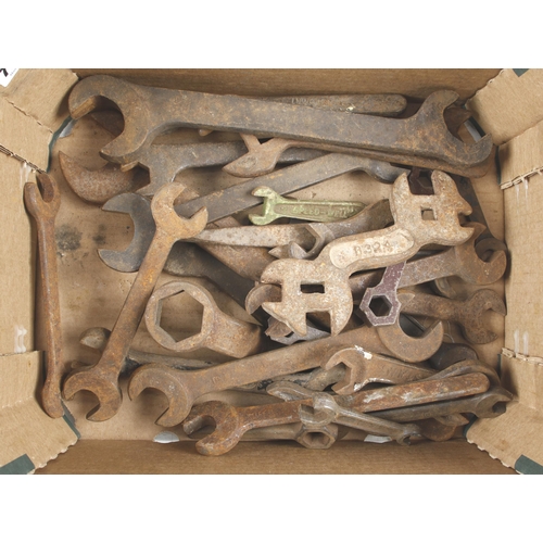 717 - 45 early spanners marked HOWARD, LNWR, PENNANT & POWELL etc